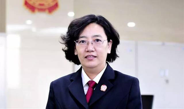 现任青岛海事法院立案审管团队团队长,李雪莲从事20余年审判工作,无论