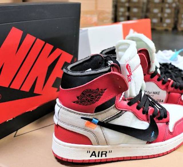 洛杉磯海關查獲超14000雙盜版Nike球鞋_手机搜狐网