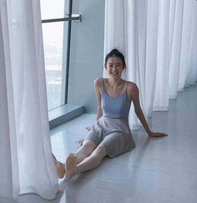芭蕾舞者张艺凡超美!为什么任何舞种都要学习芭蕾基训?