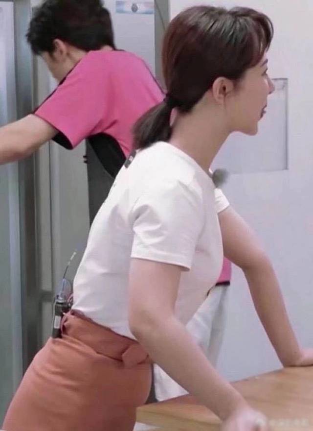 原创杨紫不会身材管理?中餐厅小肚子明显,《余生》路透身材太虐