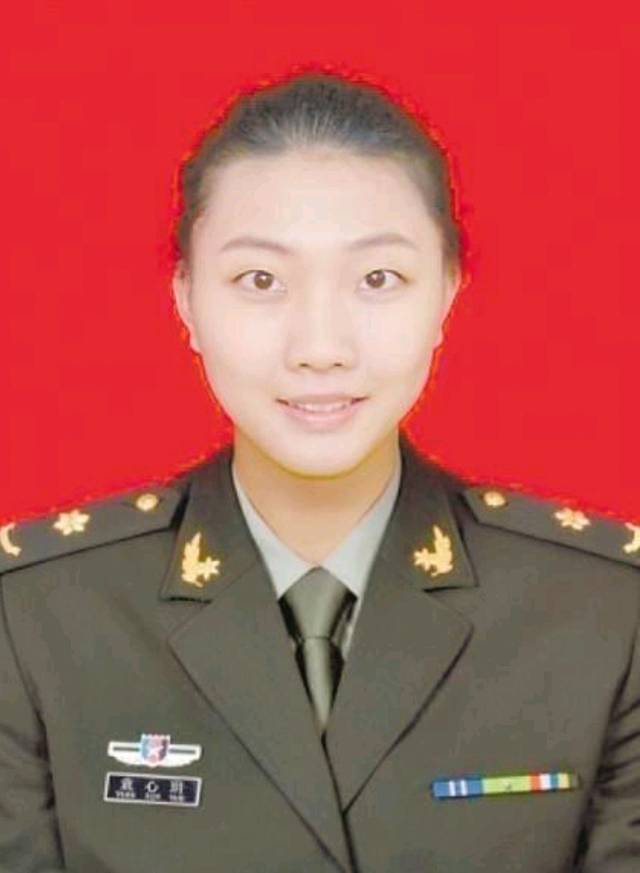 袁心玥参军十年5冠王,军衔为何只是中尉?她的进步是快还是慢?