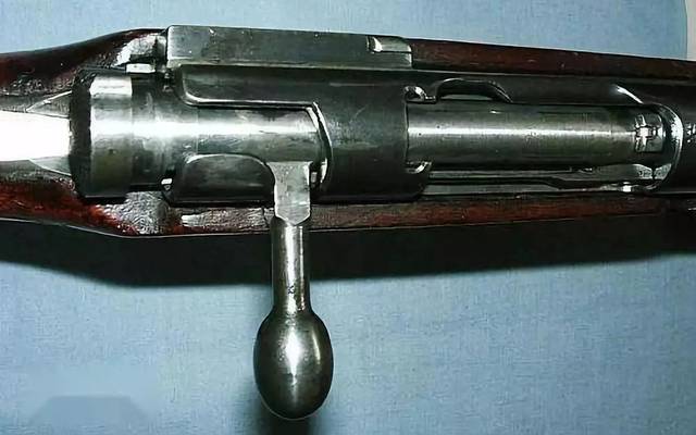 因为在1904年至1905年日军在中国东北战场上使用的三十年式步枪表露出