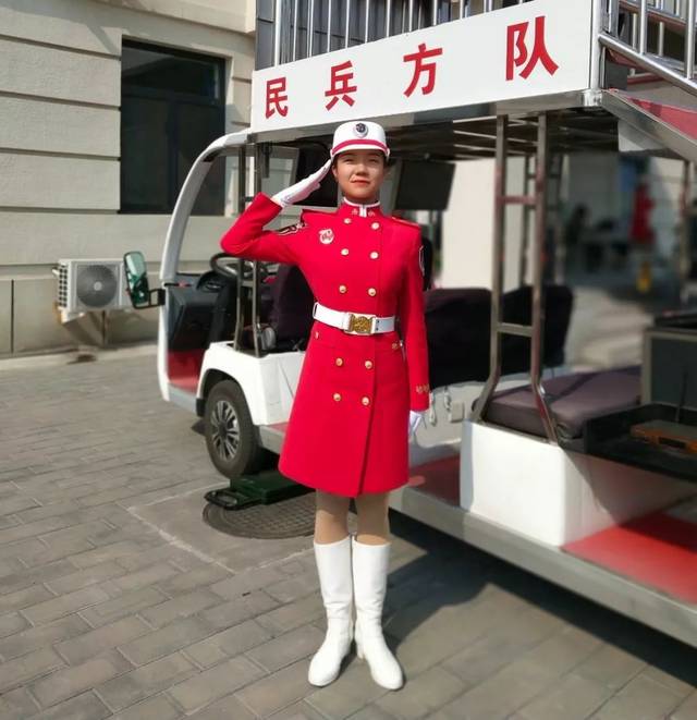 女民兵穿靴子的图片