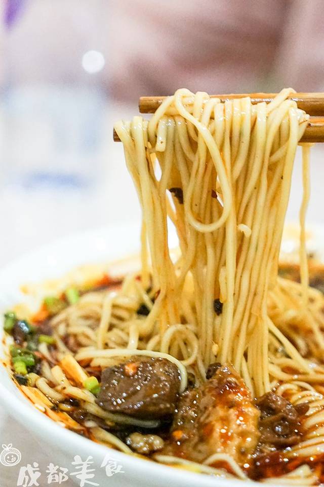 老成都才晓得的酒吧一条gai,不到一百块可以吃