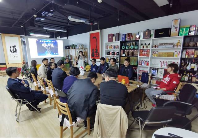 (现场图片:嘉宾分享观点现场图)