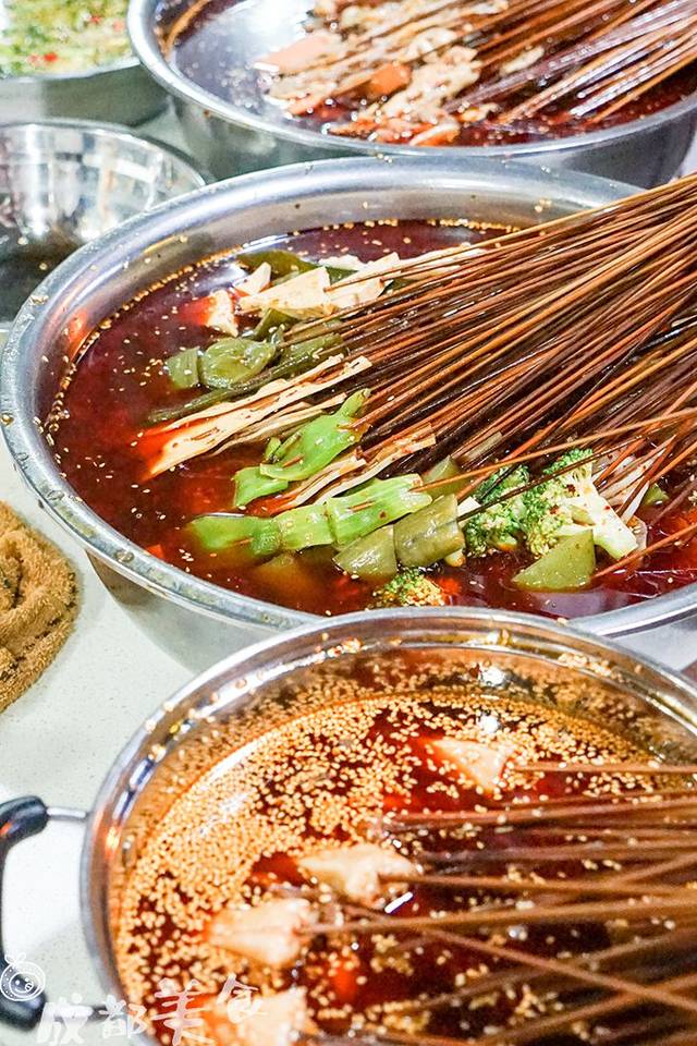 老成都才晓得的酒吧一条gai,不到一百块可以吃