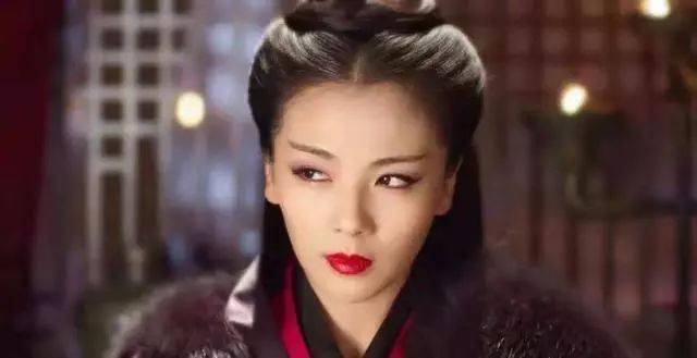 黑化女主妆以及独立强势的御姐妆怎么化不一定要加深眼线