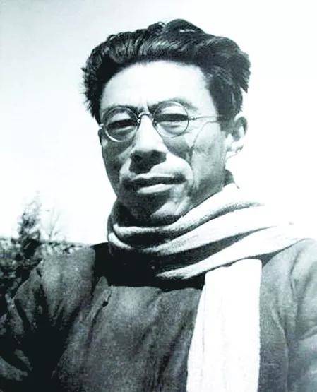 打动了全球华人的心,这首歌曲的词作者正是伟大的爱国主义者闻一多先