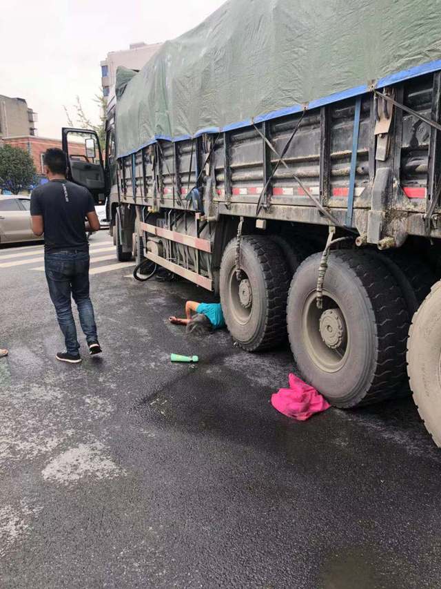 求助康定人无证驾无牌无保险大货车在新都闹市区撞死人赔偿至今无果