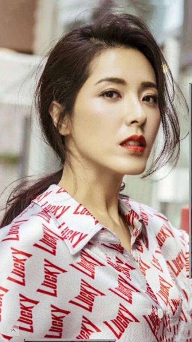 中戏96级班花曾黎近照美过章子怡拥有漂亮脸蛋可惜戏不红