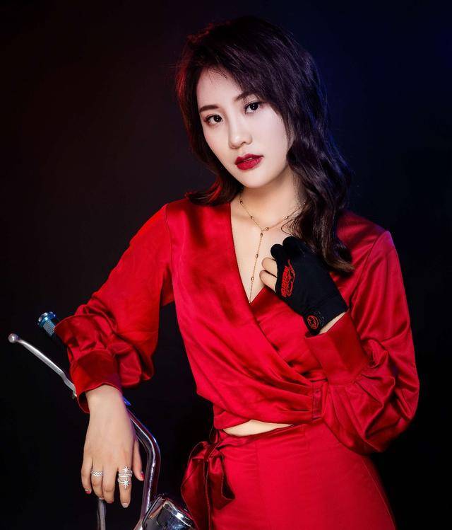 原创刘莎莎:年纪最轻的九球冠军,中国首位世锦赛三冠王