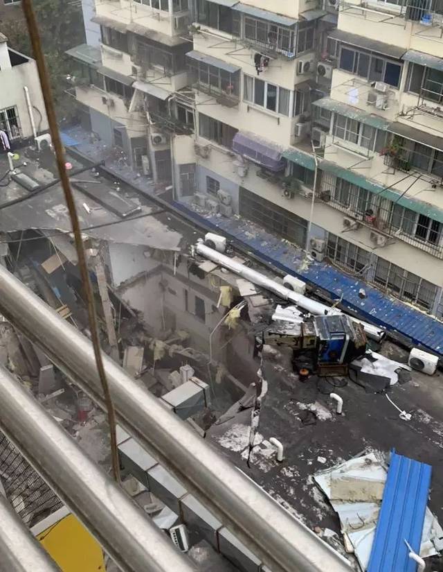 南京装修施工致局部坍塌,装修施工发生事故责任如何划分?