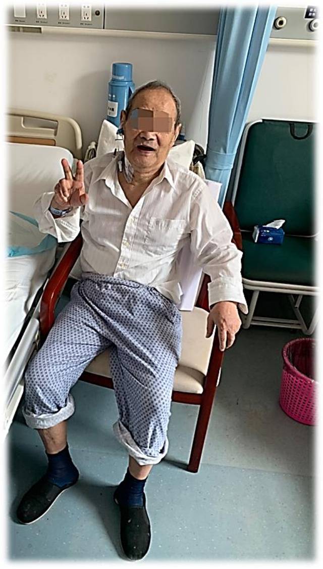 罗建飞查看并了解到老人基础疾病较多,冠心病,腰椎间盘突出症,肝肾