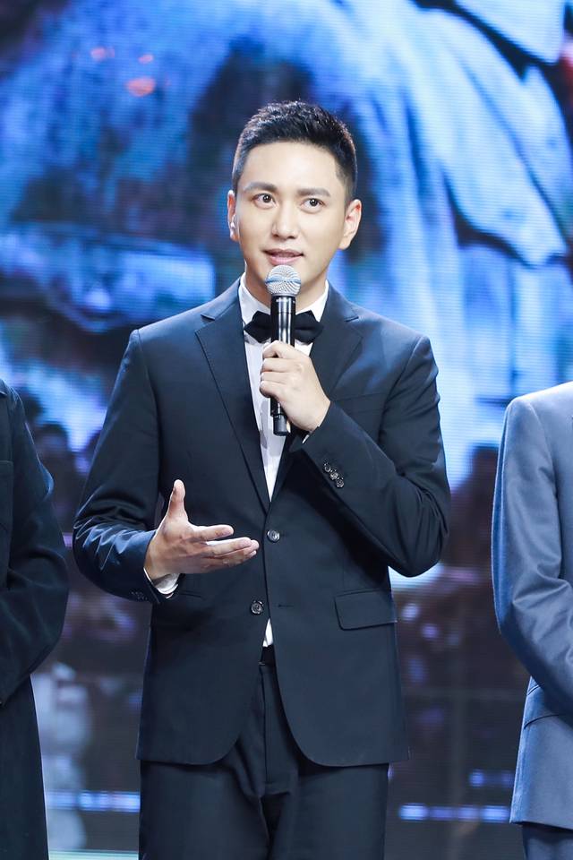 王仁君亮相丝绸之路国际电影节开幕式绅士儒雅气场全开