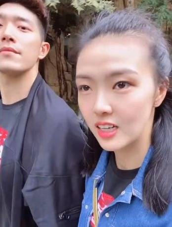 15天粉丝涨至300万张常宁再次为粉丝发福利与未婚夫公园撒狗粮