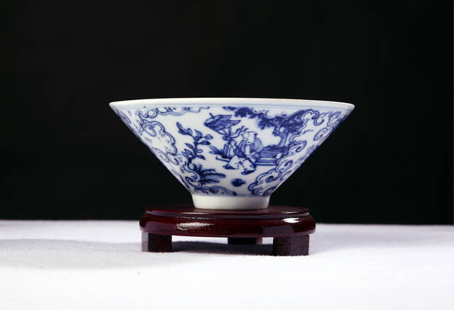 论明成化青花婴戏图斗笠碗鉴赏