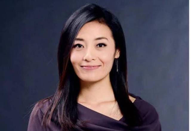 她曾是央视美女主持人,嫁给富豪很幸福,如今41岁专心做公益_手机搜狐