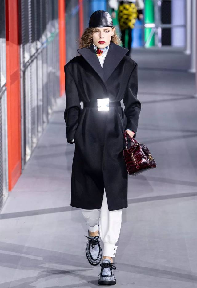 降温了,是时候解封大衣啦!2019流行这几款廓形大衣!