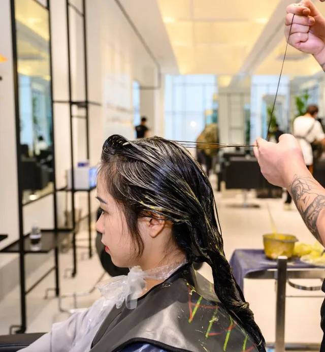 免费造型!王思聪都打卡的理发店,百万级大v网红背后的秘密就在这里!