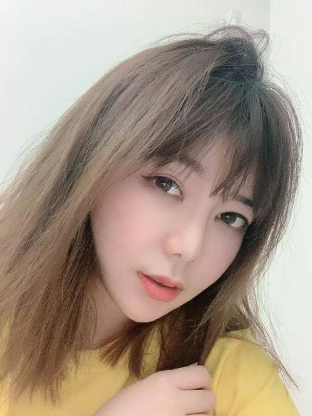 刘飞儿住院连续挂水7瓶!只能从脚上输液还差点摔跤_手机搜狐网
