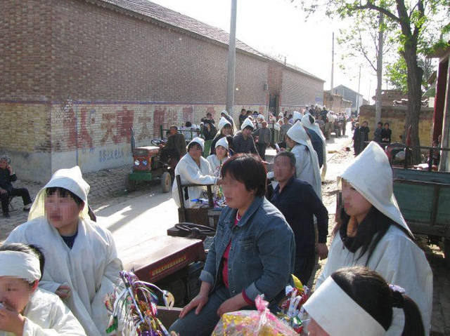 给老人送终图片,老人图片,送老人最后一程的图片_大山谷图库