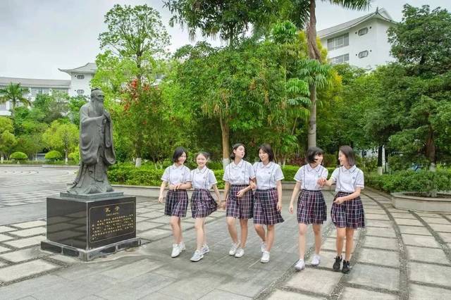 廣東省普通高中教學水平優秀學校 21,廣州市玉巖中學 玉巖中學的校服