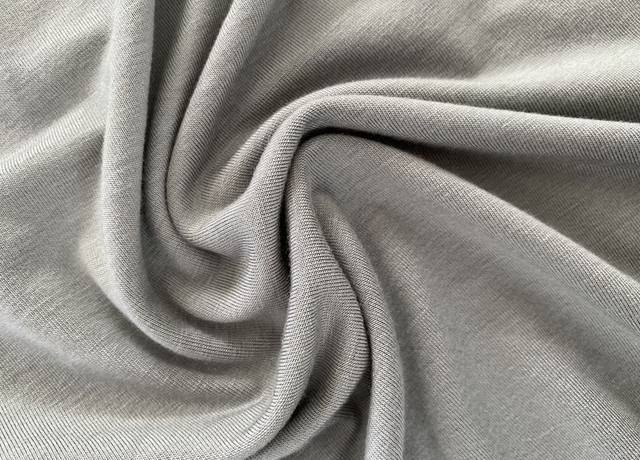 它只有头发的十分之一细, 比我们熟知的山羊绒,莫代尔更细,更轻,更