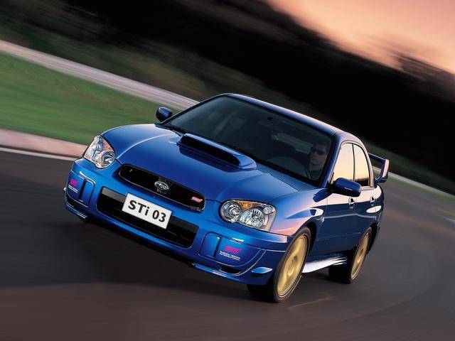 ej207引擎从1998年面世至今仍然搭载在impreza wrx sti,红色进气歧管