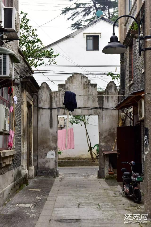 娅娅:比起现在居住的新村,那小街小巷的生活真是别有一番景色,因此闲