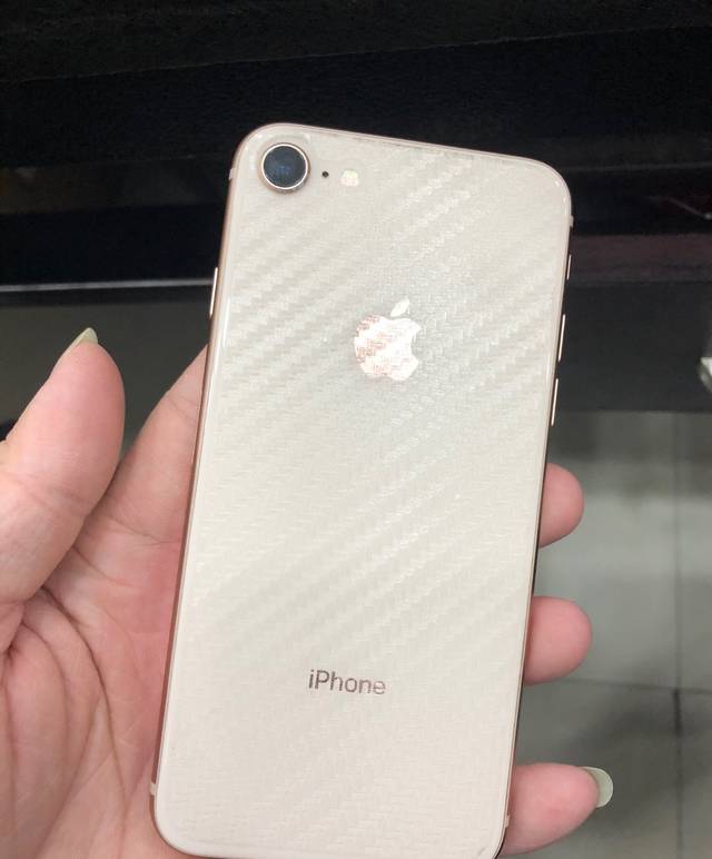 网友900元入手的iphone8是真的吗