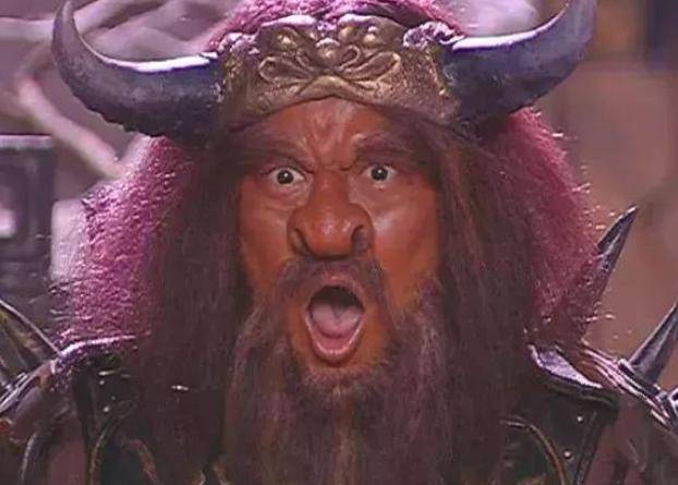 《魔幻手机》中造型奇特的牛魔王,如今烫头配胡须,尽显大叔风范