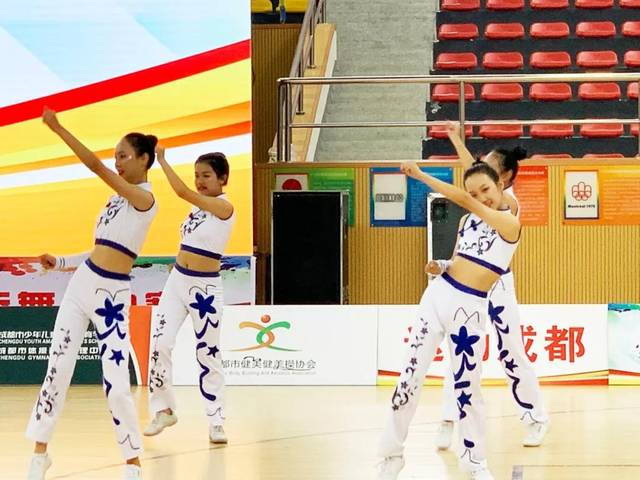 们怎么这么好看!这一盘,棠外初中健美操姑娘们