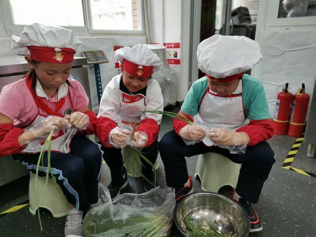 【阳光新闻】小帮厨行动啦!