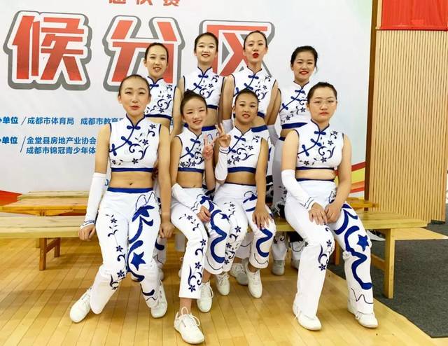 们怎么这么好看!这一盘,棠外初中健美操姑娘们