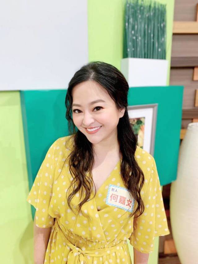 据台媒10月24日报道,40岁台湾女星何嘉文在上节目时谈论到自己之前被