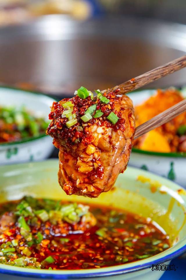 脑花爱好者一定拒绝不了它的诱惑,绵软的口感,在加上裹着一层诱人的