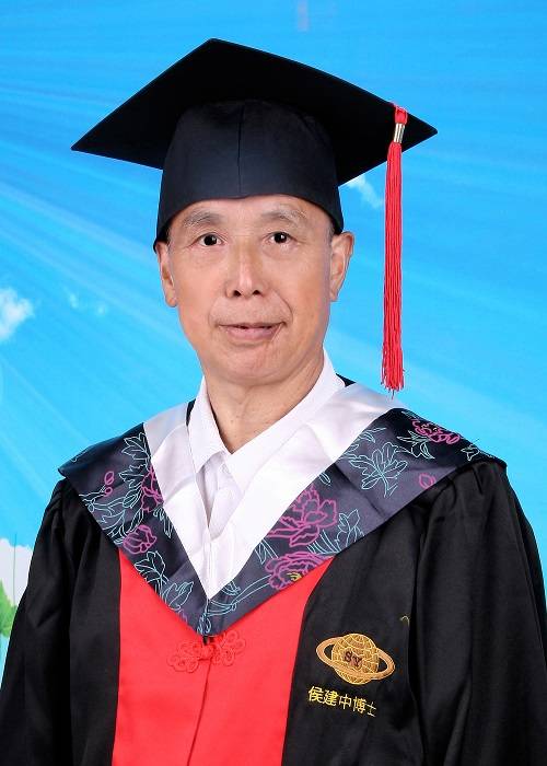 侯建中,男,1944年4月出生,湖南溆浦人,现任湖南省溆浦县油洋乡泽溪