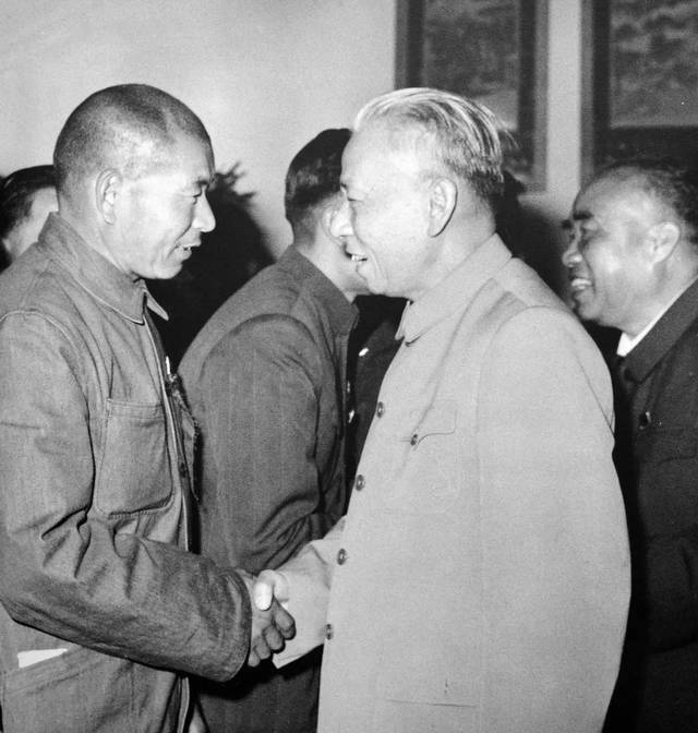 那年·今日】60年前，刘少奇握手全国劳动模范——掏粪工人时传祥_精神