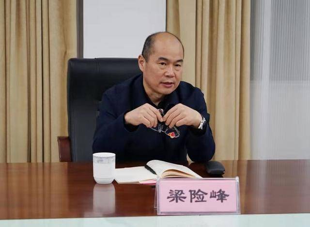 省委统战部副部长梁险峰一行到信阳职业技术学院调研指导工作