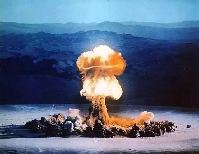 中国第一颗原子弹代号是啥