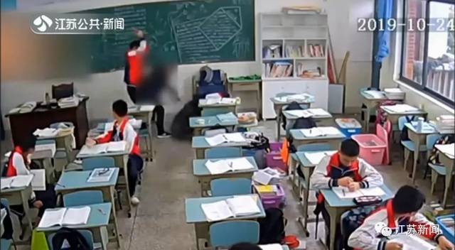 铁里这些行为将被禁止!速看;10秒9次!学生操砖