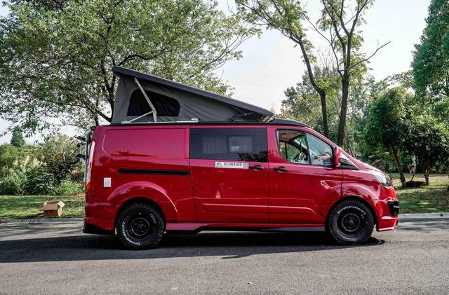 b型升顶前卫时尚,蜗牛房车&乔翔房车途睿欧旅行家"闪靓"亮相