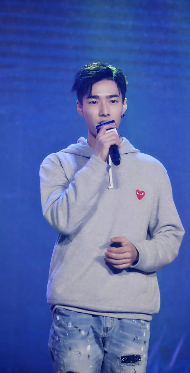 隆力奇护手霜代言人梁博文