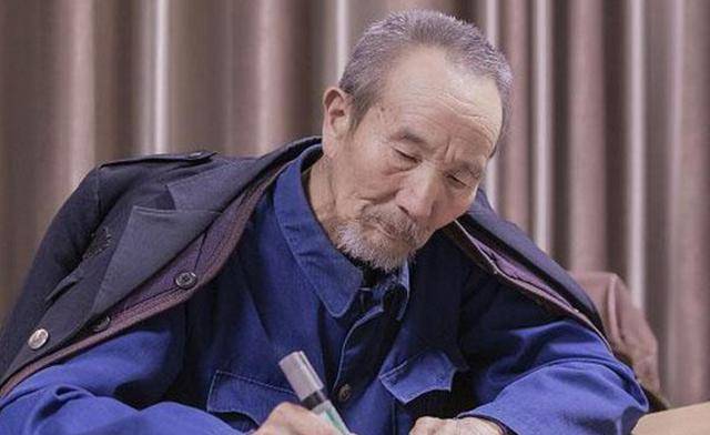 这位叫做杨太义的大爷是河南的农民,当初也是意外被导演给相中了,不过