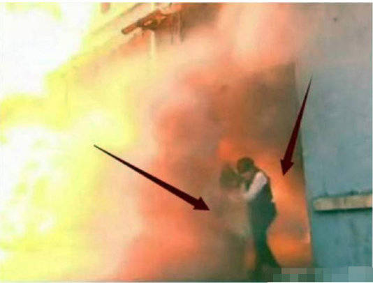 当年she那么火,两人烧伤毁容, selina为什么恨救她的俞灏明?