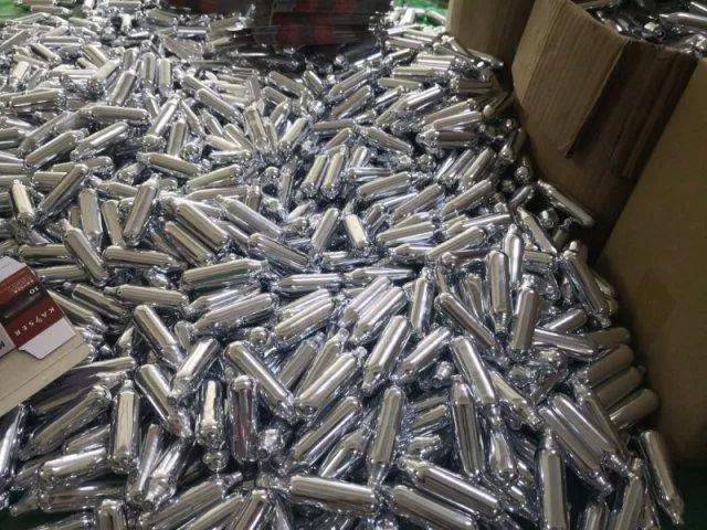 佛山长春警方联合破获非法贩卖笑气案,购买者