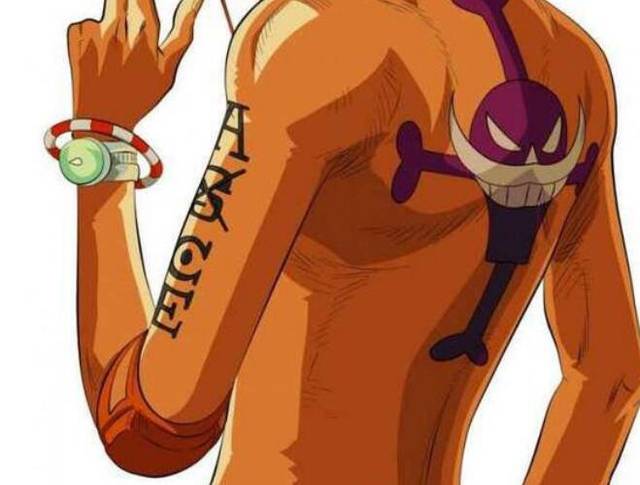 海贼王艾斯手臂上的纹身什么意思据说代表最重要的三个人