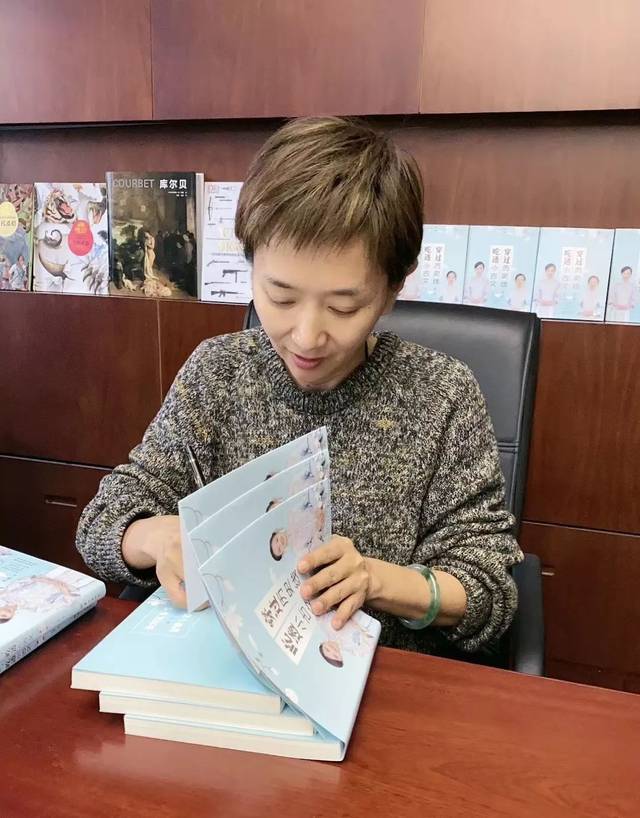 有点小激动,王芳老师荣获"当当20周年白金作家"称号!