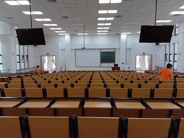 上海理工大学阶梯教室课桌椅案例分享