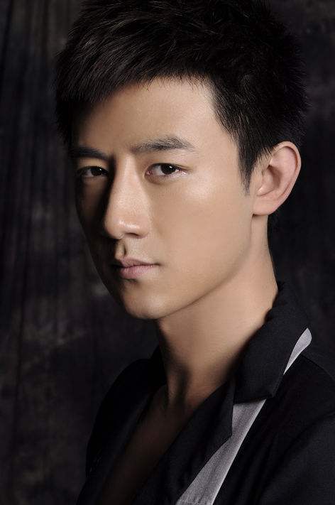 高颜值实力派演员张倬闻明星植入明星翻包合作流程